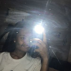 Meet your Posher, Yesenia